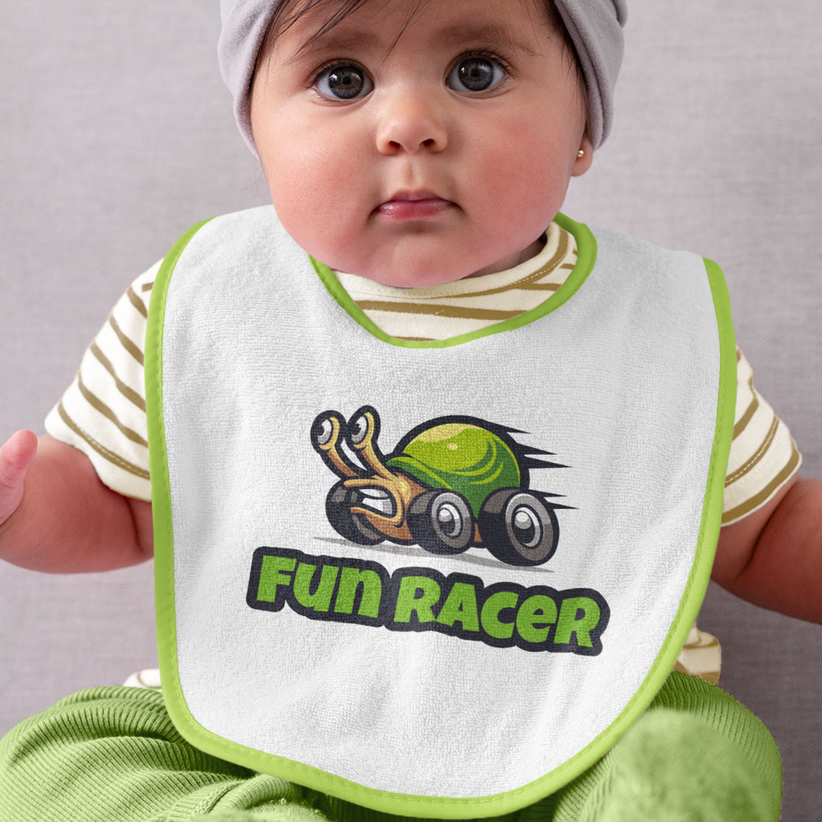 Baby-Latz “FunRacer” – Sauber bleiben mit Stil und Spaß